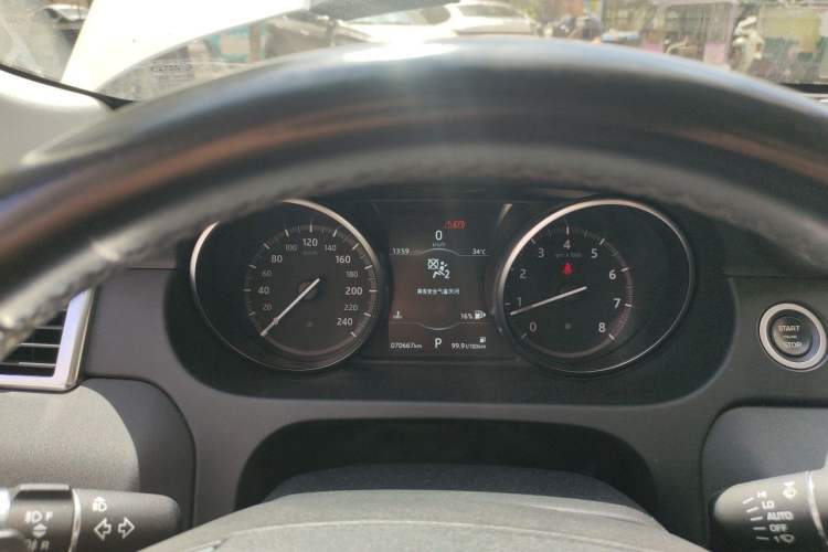 Used Land Rover Discovery Sport 2019 240 PS SE Version China VI Standard Instrument Cluster