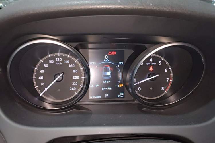Used Land Rover Discovery Sport 2019 240 PS SE Version China VI Standard Instrument Cluster