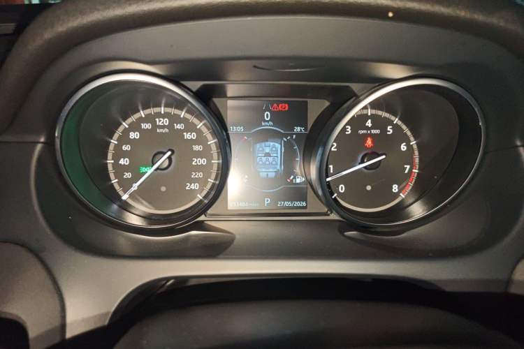 Used Land Rover Discovery Sport 2019 240 PS PURE Edition China VI Standard Instrument Cluster