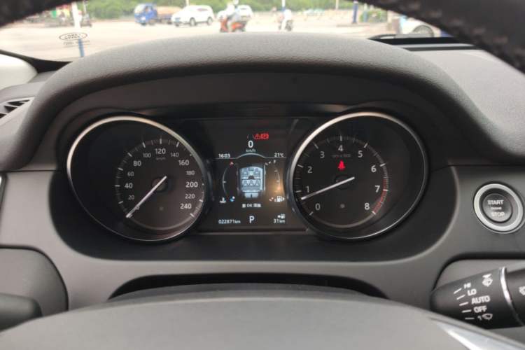 Used Land Rover Discovery Sport 2019 240 PS SE Version China VI Standard Instrument Cluster