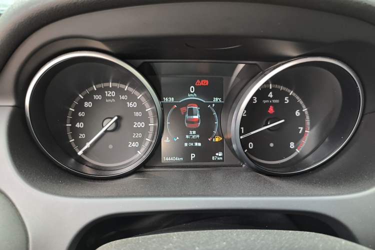 Used Land Rover Discovery Sport 2019 240 PS PURE Edition China VI Standard Instrument Cluster