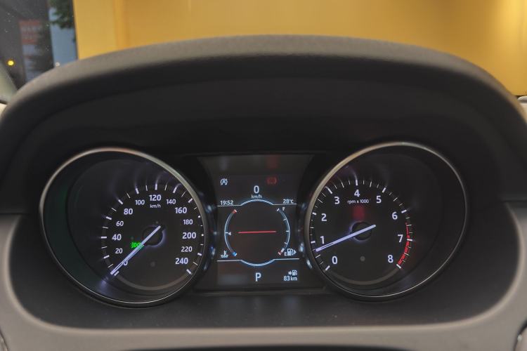 Used Land Rover Discovery Sport 2019 240 PS SE Version China VI Standard Instrument Cluster
