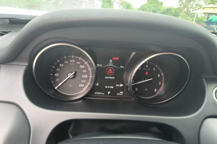 Used Land Rover Discovery Sport 2019 240 PS SE Version China VI Standard Instrument Cluster
