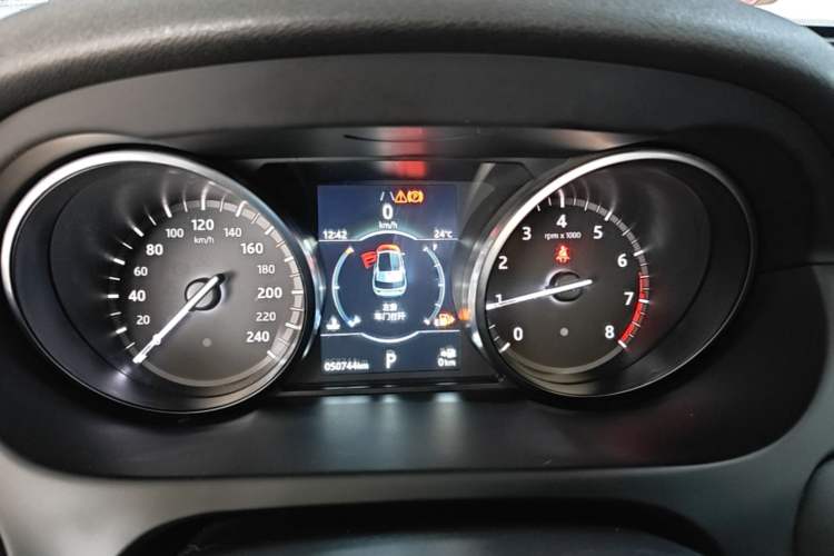 Used Land Rover Discovery Sport 2019 240 PS SE Version China VI Standard Instrument Cluster