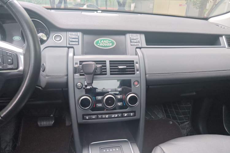 Used Land Rover Discovery Sport 2019 240 PS PURE Edition China VI Standard Interior 1
