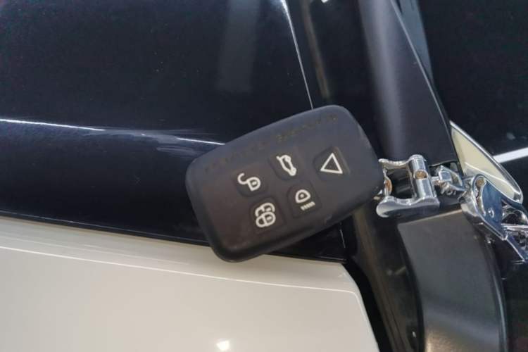 Used Land Rover Discovery Sport 2019 240 PS HSE Version China VI Standard Interior 1