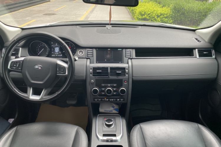 Used Land Rover Discovery Sport 2019 240 PS PURE Edition China VI Standard Interior 1