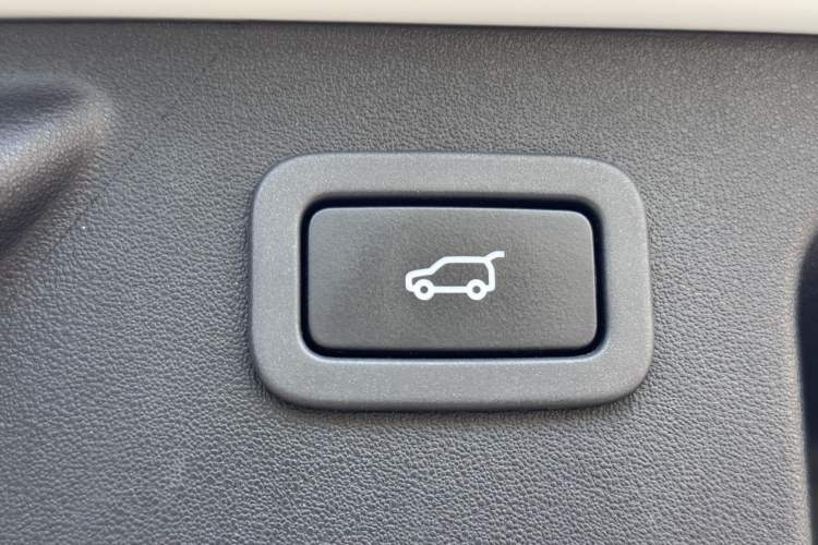 Used Land Rover Discovery Sport 2019 240 PS SE Dynamic Version China VI Standard Interior 1