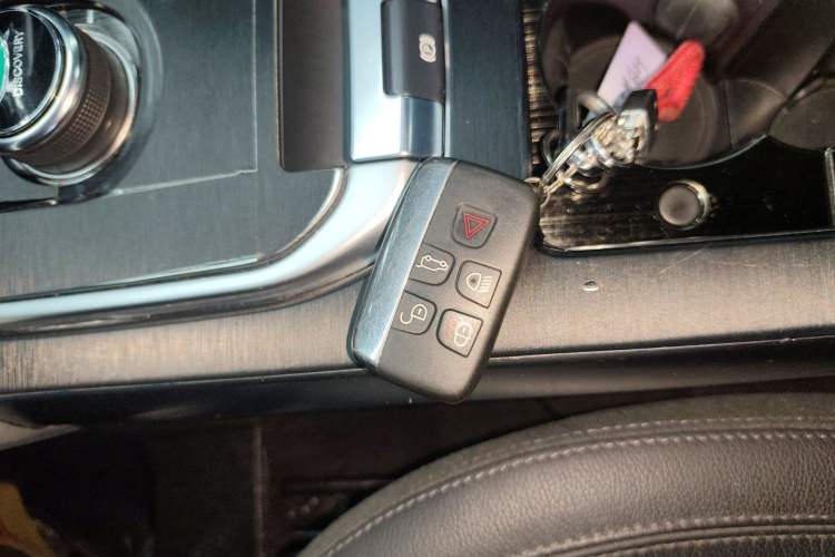 Used Land Rover Discovery Sport 2019 200PS PURE Edition China VI Standard Interior 1