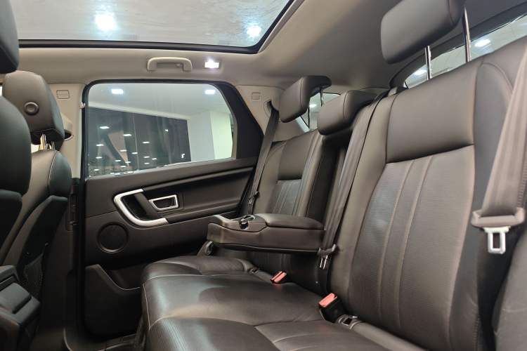 Used Land Rover Discovery Sport 2019 240 PS SE Version China VI Standard Interior 10