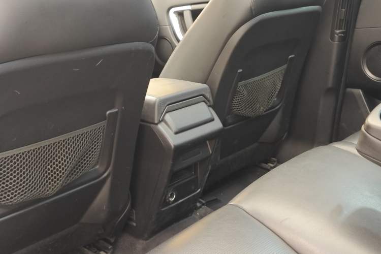Used Land Rover Discovery Sport 2019 240 PS SE Version China VI Standard Interior 11