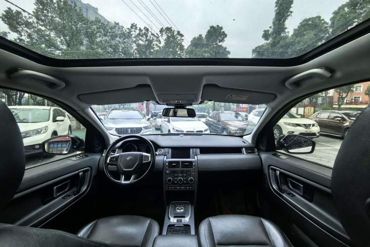 Used Land Rover Discovery Sport 2019 240 PS PURE Edition China V Standard Interior 11