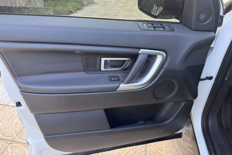 Used Land Rover Discovery Sport 2019 240 PS SE Dynamic Version China VI Standard Interior 12