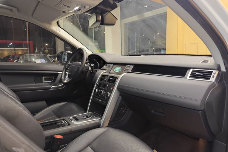 Used Land Rover Discovery Sport 2019 240 PS SE Version China VI Standard Interior 12