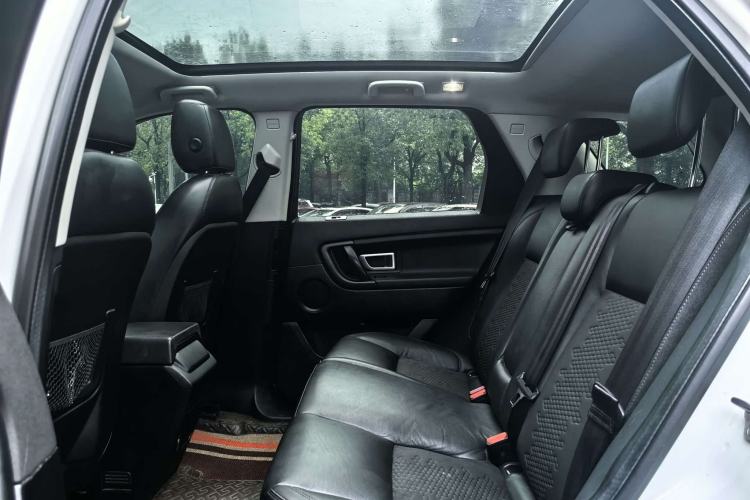 Used Land Rover Discovery Sport 2019 240 PS PURE Edition China V Standard Interior 12