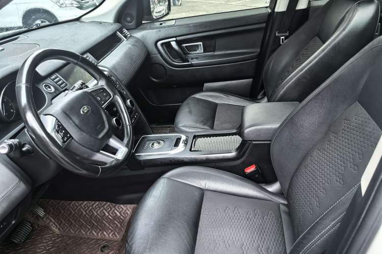 Used Land Rover Discovery Sport 2019 240 PS PURE Edition China V Standard Interior 13