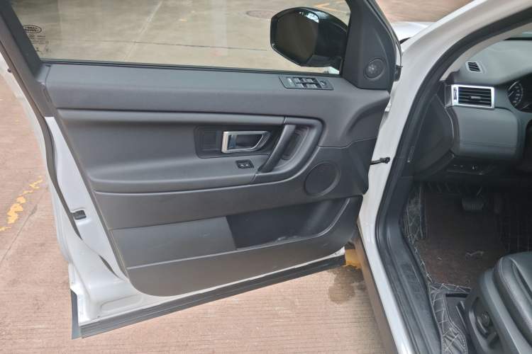 Used Land Rover Discovery Sport 2019 240 PS PURE Edition China VI Standard Interior 2