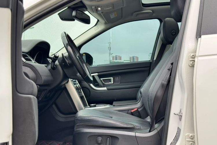 Used Land Rover Discovery Sport 2019 240 PS HSE Version China VI Standard Interior 3