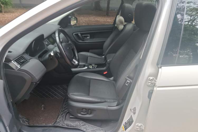 Used Land Rover Discovery Sport 2019 240 PS PURE Edition China VI Standard Interior 3