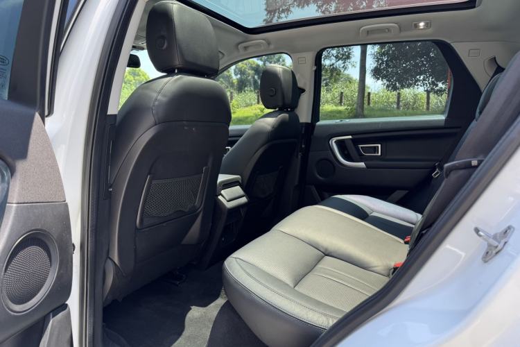 Used Land Rover Discovery Sport 2019 240 PS SE Version China VI Standard Interior 3