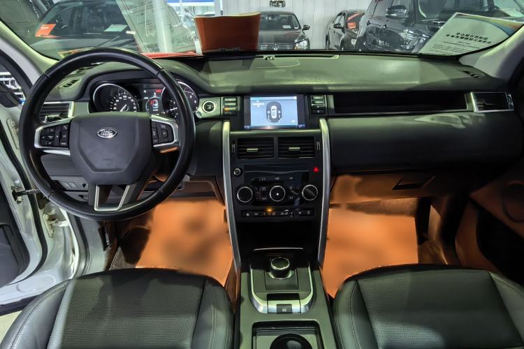 Used Land Rover Discovery Sport 2019 240 PS SE Version China VI Standard Interior 3