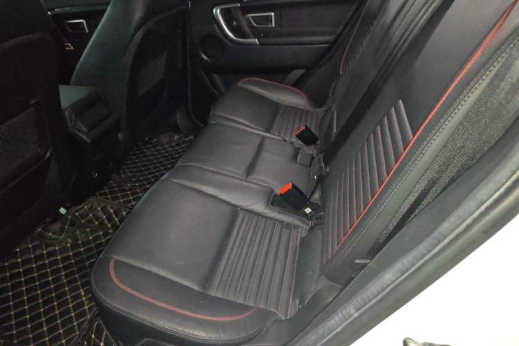 Used Land Rover Discovery Sport 2019 240 PS SE Version China V Standard Interior 4