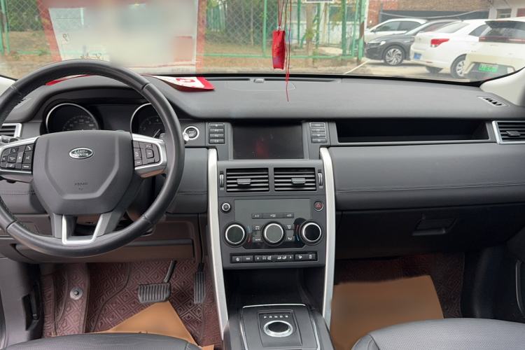 Used Land Rover Discovery Sport 2019 240 PS SE Version China VI Standard Interior 4