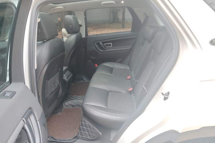 Used Land Rover Discovery Sport 2019 240 PS PURE Edition China VI Standard Interior 4