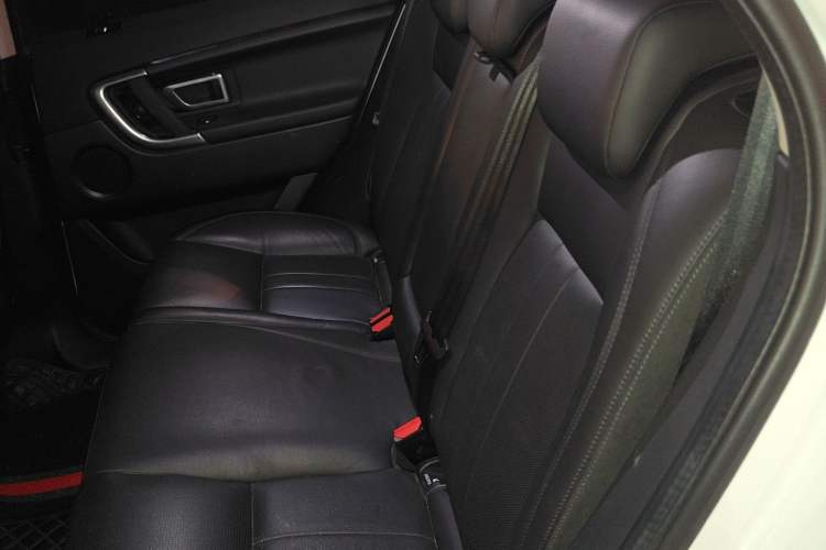 Used Land Rover Discovery Sport 2019 240 PS SE Version China VI Standard Interior 4