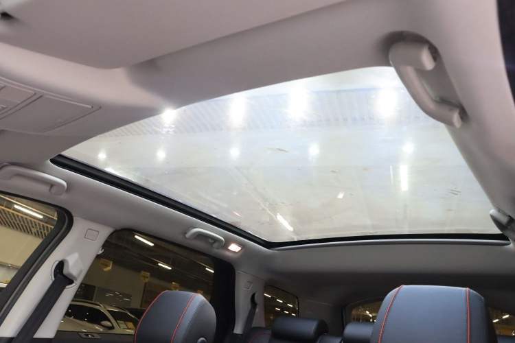 Used Land Rover Discovery Sport 2019 240 PS SE Dynamic Version China VI Standard Interior 4