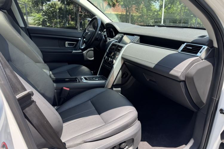 Used Land Rover Discovery Sport 2019 240 PS SE Version China VI Standard Interior 4