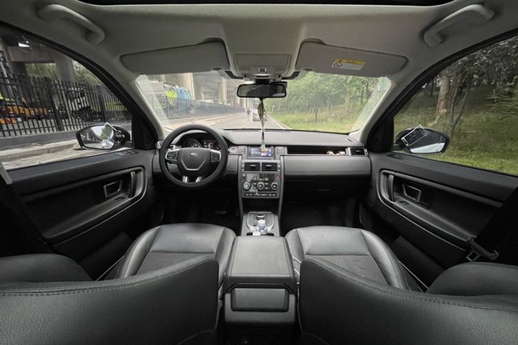 Used Land Rover Discovery Sport 2019 200PS PURE Edition China VI Standard Interior 4