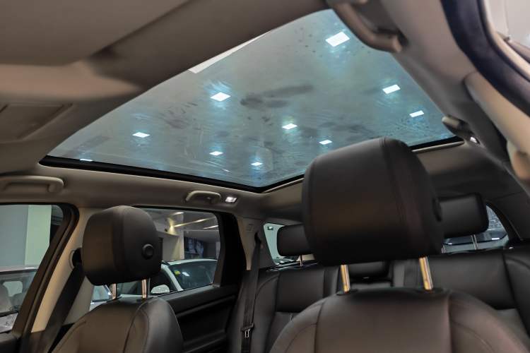 Used Land Rover Discovery Sport 2019 240 PS SE Version China VI Standard Interior 5