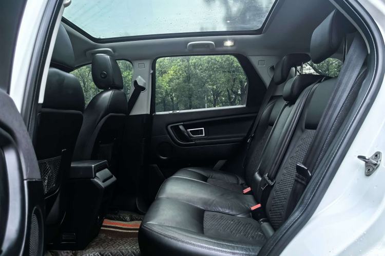 Used Land Rover Discovery Sport 2019 240 PS PURE Edition China V Standard Interior 5