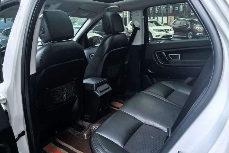 Used Land Rover Discovery Sport 2019 240 PS PURE Edition China V Standard Interior 6