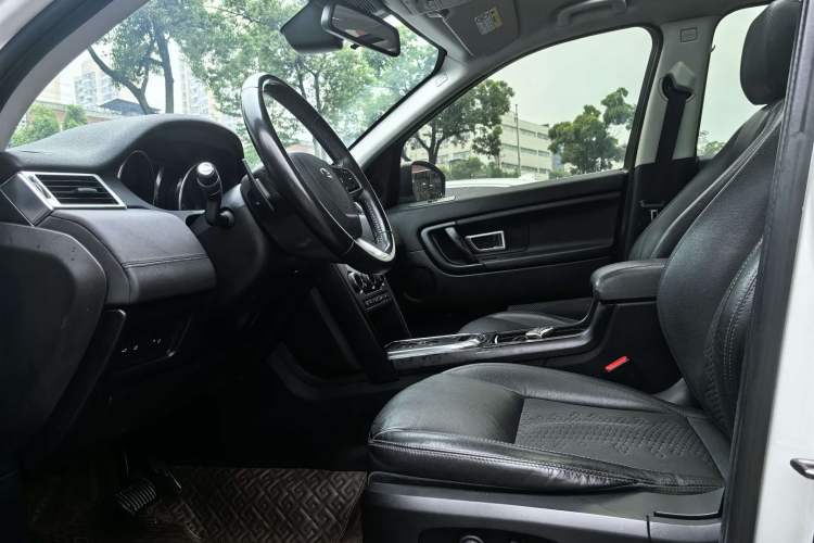 Used Land Rover Discovery Sport 2019 240 PS PURE Edition China V Standard Interior 7