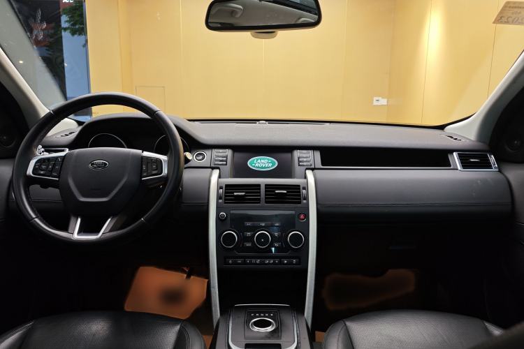 Used Land Rover Discovery Sport 2019 240 PS SE Version China VI Standard Interior 8