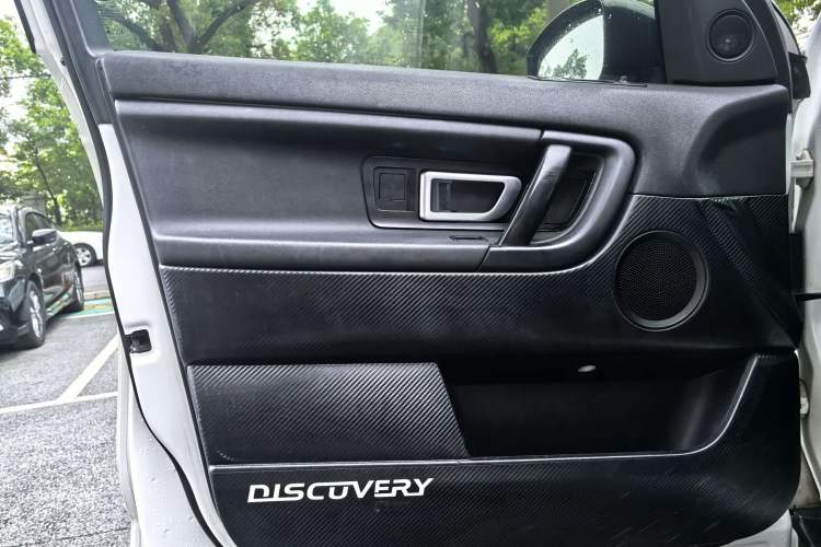 Used Land Rover Discovery Sport 2019 240 PS PURE Edition China V Standard Interior 8