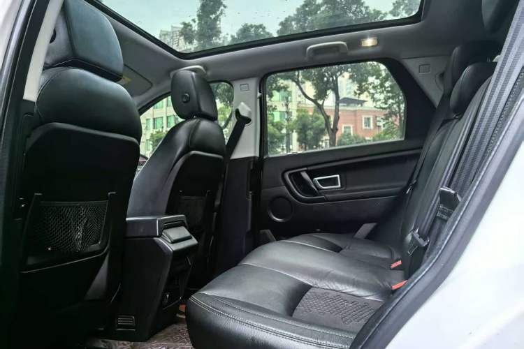 Used Land Rover Discovery Sport 2019 240 PS PURE Edition China V Standard Interior 9