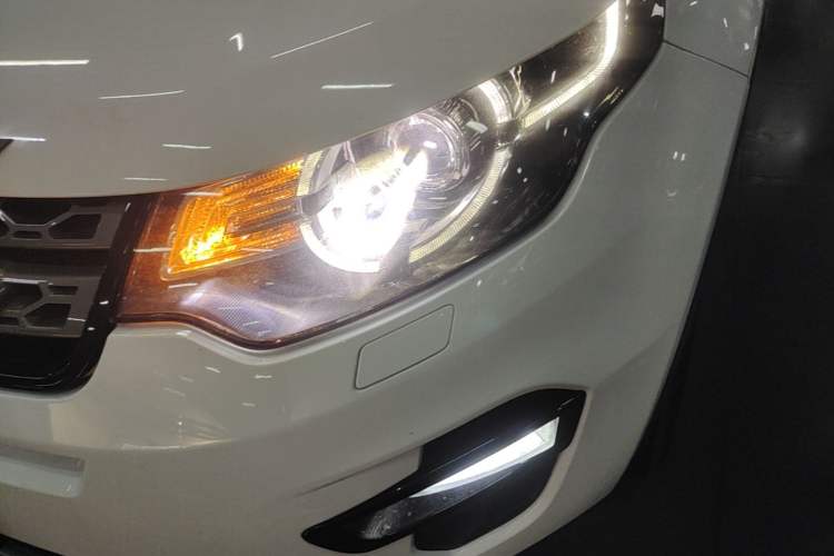 Used Land Rover Discovery Sport 2019 240 PS SE Version China VI Standard Left Front Headlight