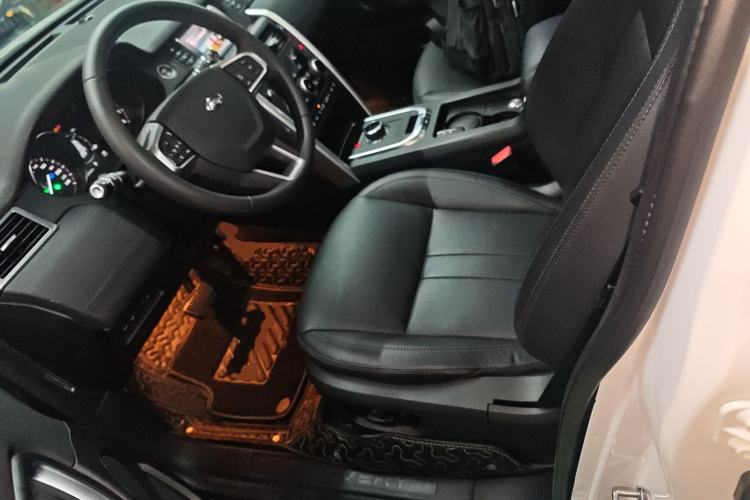Used Land Rover Discovery Sport 2019 240 PS SE Version China VI Standard Left Front Seat