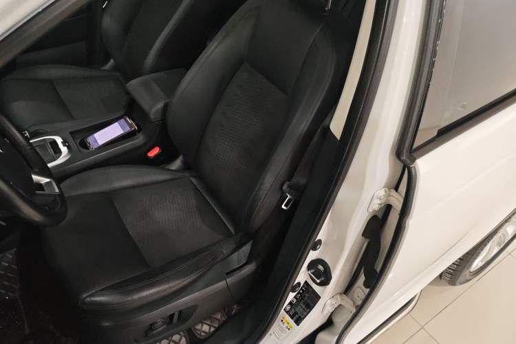 Used Land Rover Discovery Sport 2019 240 PS PURE Edition China VI Standard Left Front Seat