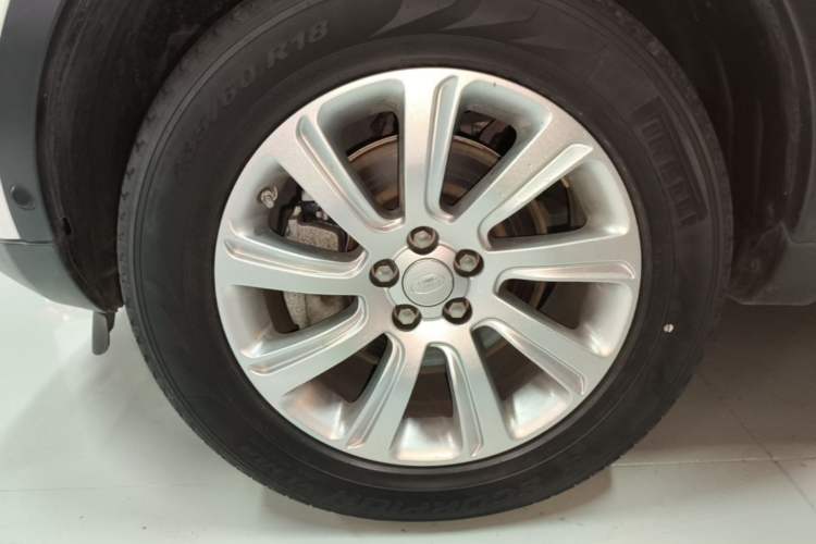 Used Land Rover Discovery Sport 2019 240 PS SE Version China VI Standard Left Front Wheel Hub