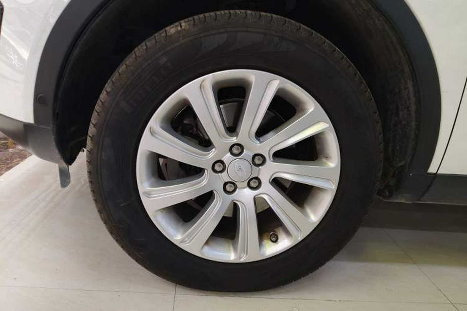 Used Land Rover Discovery Sport 2019 240 PS SE Version China V Standard Left Front Wheel Hub