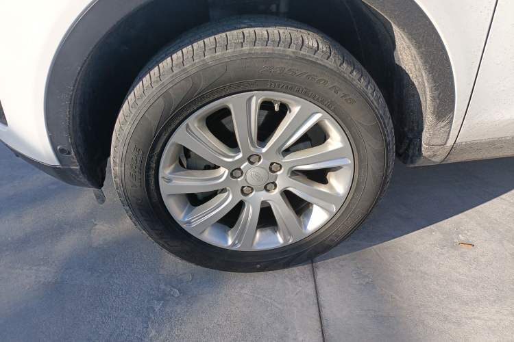 Used Land Rover Discovery Sport 2019 240 PS PURE Edition China VI Standard Left Front Wheel Hub