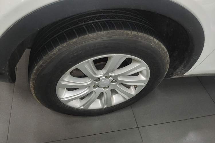 Used Land Rover Discovery Sport 2019 240 PS SE Version China VI Standard Left Front Wheel Hub