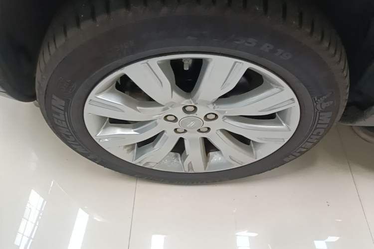 Used Land Rover Discovery Sport 2019 240 PS SE Version China VI Standard Left Front Wheel Hub