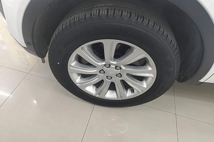 Used Land Rover Discovery Sport 2019 240 PS SE Version China VI Standard Left Front Wheel Hub
