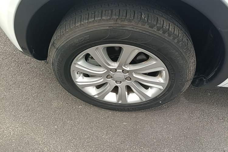Used Land Rover Discovery Sport 2019 240 PS SE Version China V Standard Left Front Wheel Hub