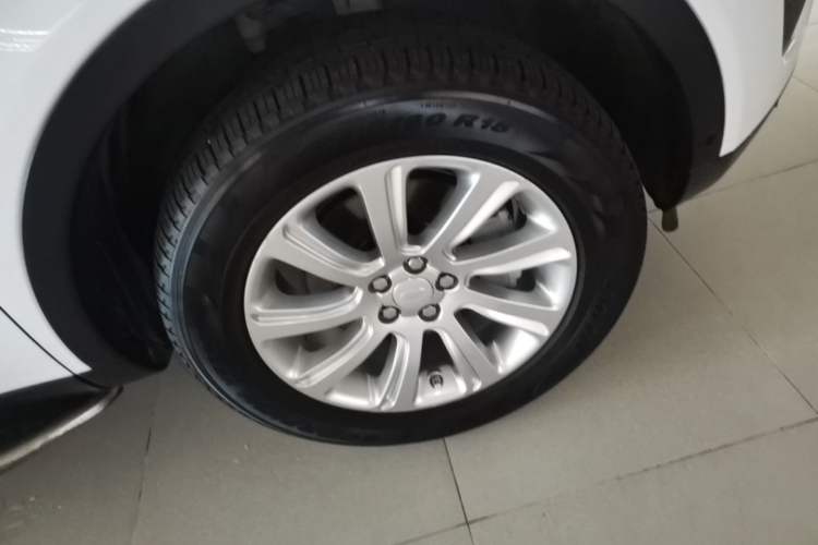 Used Land Rover Discovery Sport 2019 240 PS PURE Edition China VI Standard Left Front Wheel Hub